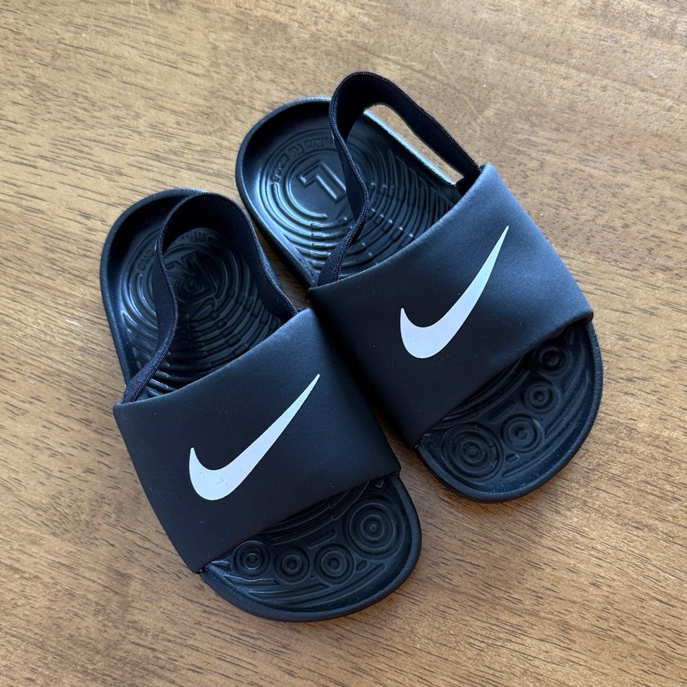 New Nike Kids Black Sandals Sz 8 toddler